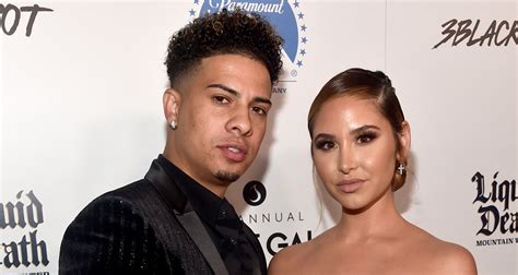 Catherine and Austin McBroom of The ACE Family announce。